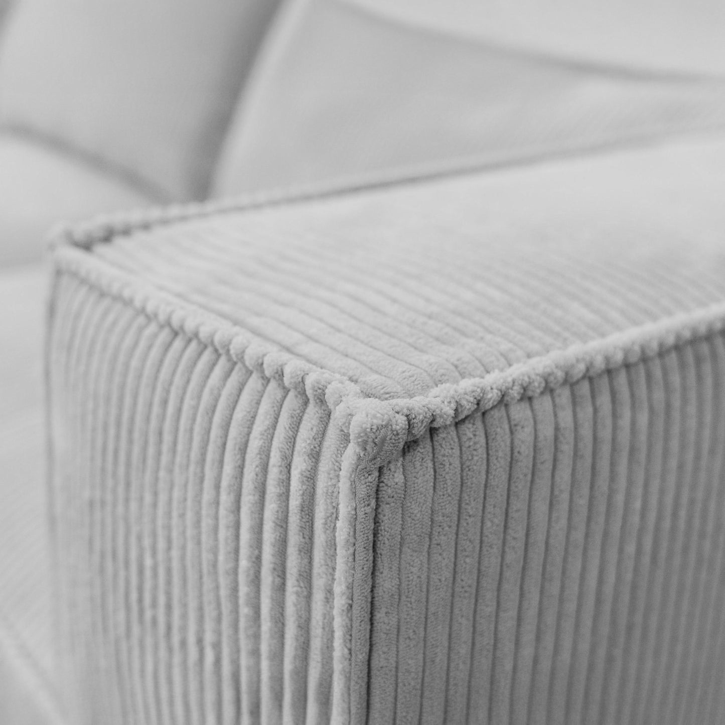 Sofa MODULO 4S 290 x 105 cm Lincoln Czarny 100 – Nowoczesny styl wypoczynkowy